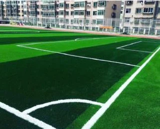Futbola mākslīgais zaļais kūdra